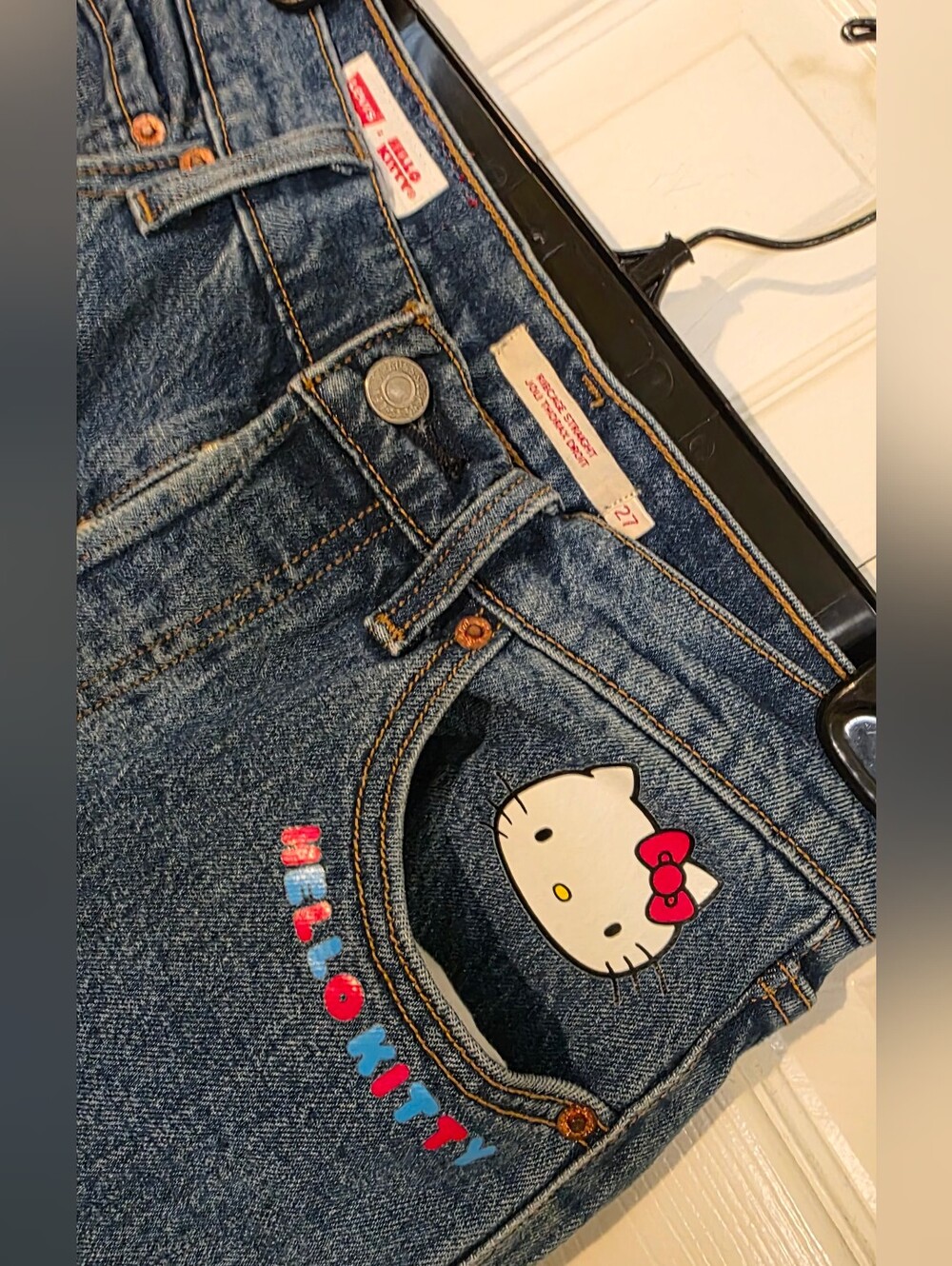 Levi's x Hello Kitty Ribcage Straight Medium Blue Wash Jeans 27W 27L